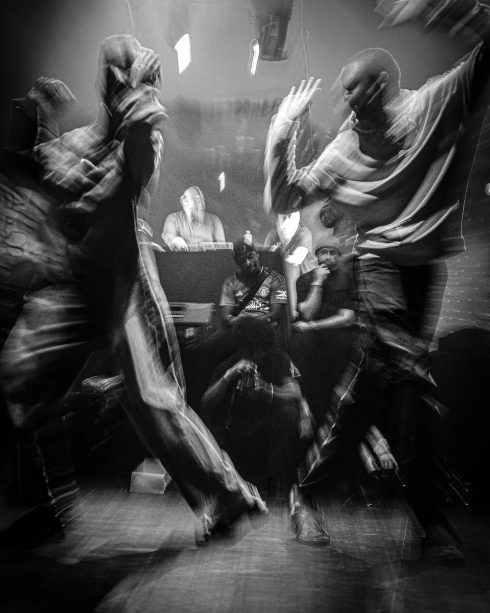 DmcPhotograph's tweet photo. Focus On The Groove HOUSE édition 

Le Point Fort Aubervilliers 

@focusonthegroove

@joseph_go
@nathalie.athanassiou 

#dance #dancers #house #housemusic #housedance #battle #battlehouse #art #culture #paris #pointfortaubervilliers #aubervilliers #street #streetart #housebeats https://t.co/rF8wRh8sj4