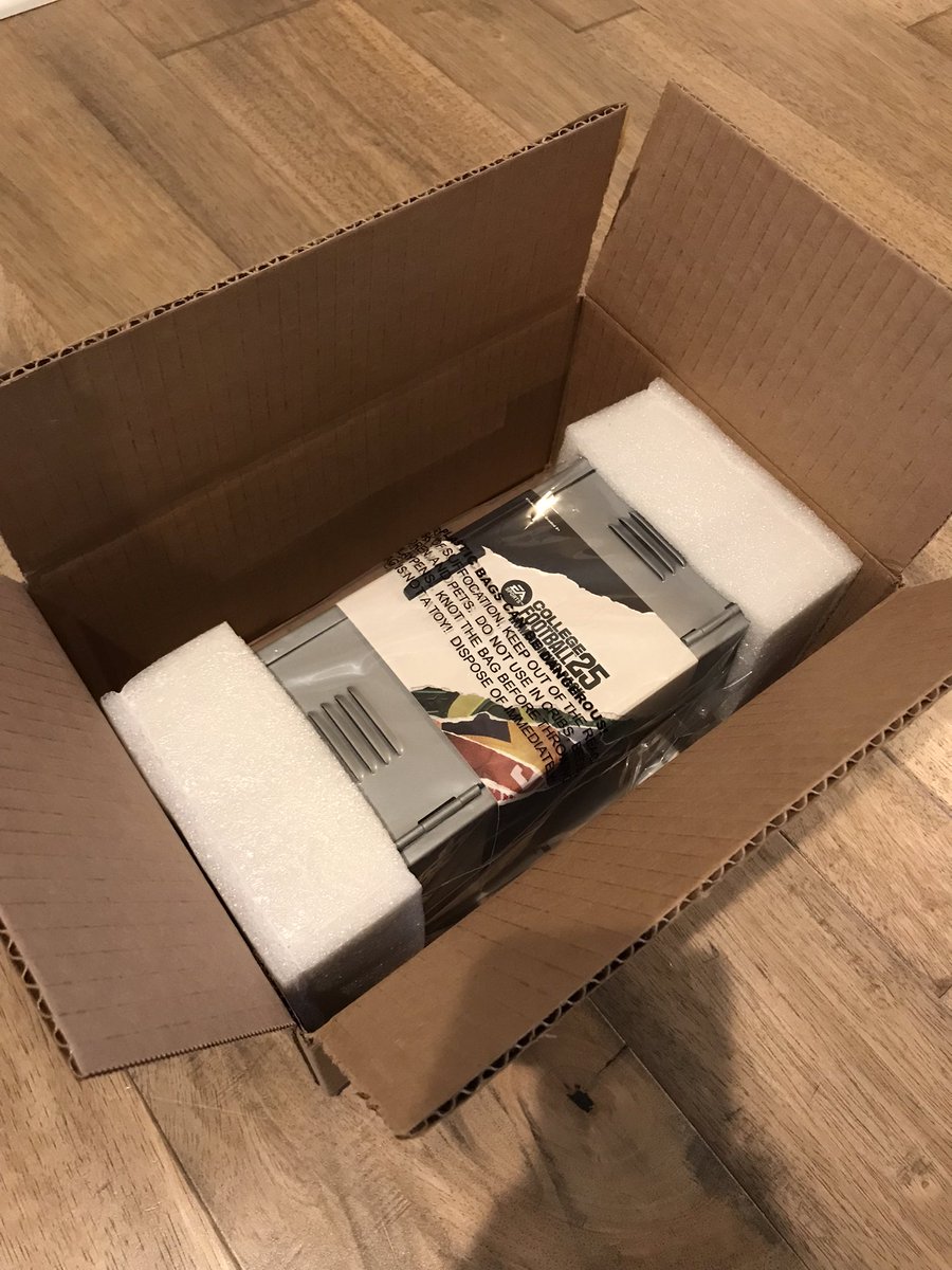 gamingtailgate's tweet photo. Our unboxing of the @EASPORTSCollege Football 25 Homecoming Pack, available exclusively at @GameStop.

🔗| https://t.co/2VGpqKJmtY https://t.co/89YoYU2TID