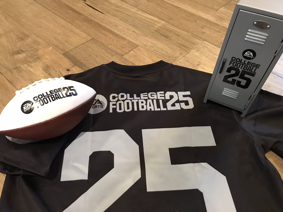 gamingtailgate's tweet photo. Our unboxing of the @EASPORTSCollege Football 25 Homecoming Pack, available exclusively at @GameStop.

🔗| https://t.co/2VGpqKJmtY https://t.co/89YoYU2TID
