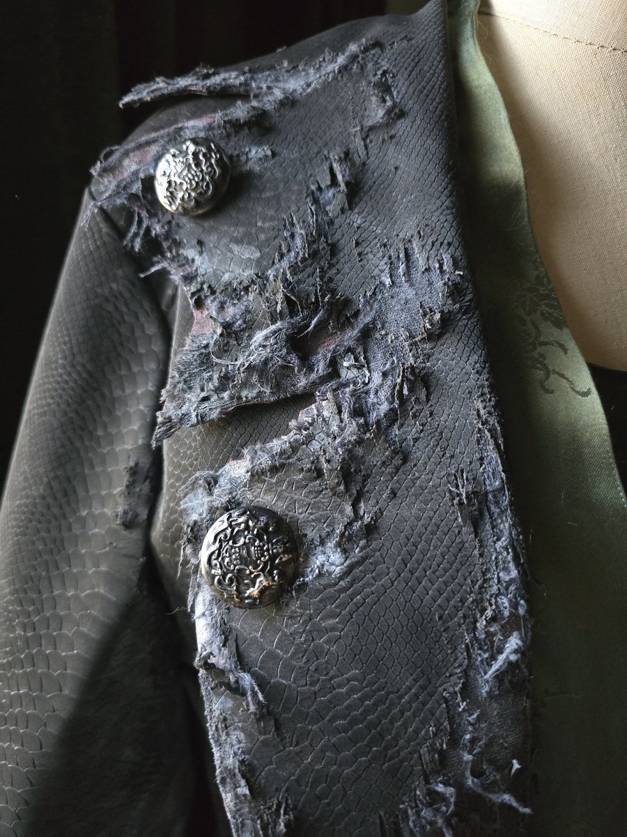 Buttons 😍

Only 4 days till <a href="/FestOfLegends/">Fest Of Legends</a> 😮😮😮

#SeaOfThieves #cosplay #bemorepirate