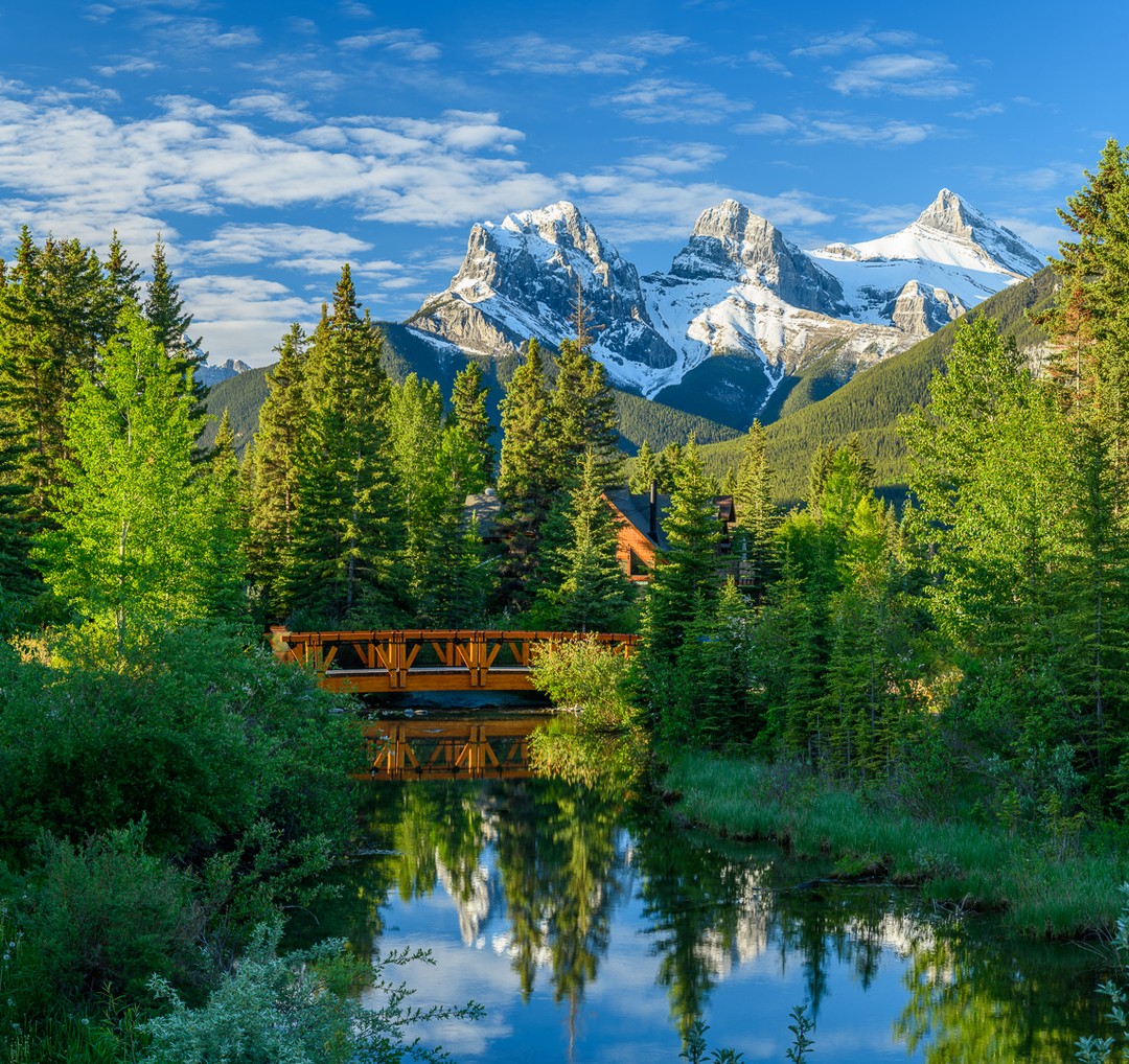 TourismCanmore's tweet image. Our beautiful Three Sisters, as seen from Spring Creek.

Let the majestic peaks inspire your next adventure. Share this photo with friends and explore the stunning beauty of Canmore together!

📸 IG: @jim.wiebephoto | #ExploreCanmore #ExploreKananaskis #imagesofcanada