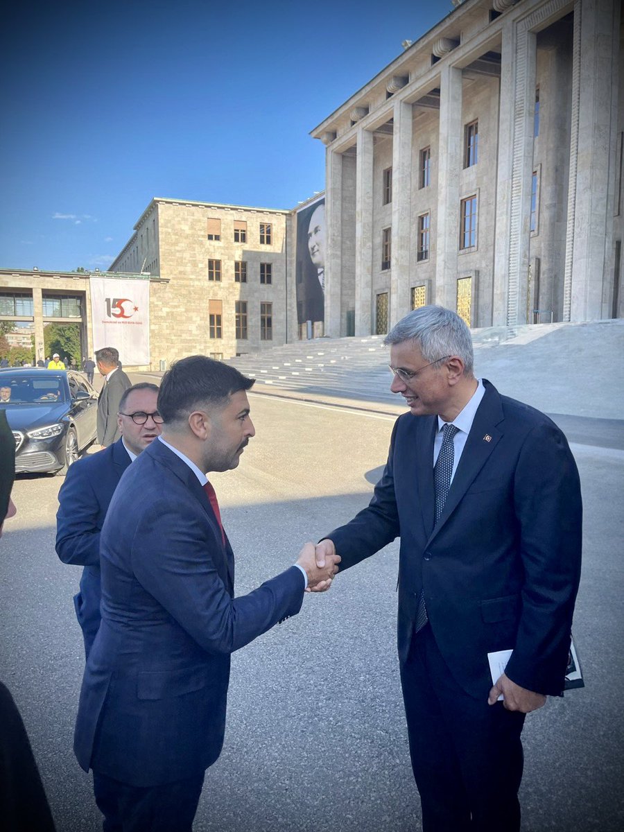 TBMM’de düzenlenen 15 Temmuz Demokrasi ve Milli irade Anma töreninde Anıt alanına karanfil bıraktan sonra merasime katıldık. 

Tören sonrası görevli yeni başlayan Sayın Sağlık Bakanımız <a href="/drmemisoglu/">Prof. Dr. Kemal Memişoğlu</a> ‘na hayırlı olsun temennilerimizi ilettik. @kamubirligikonf