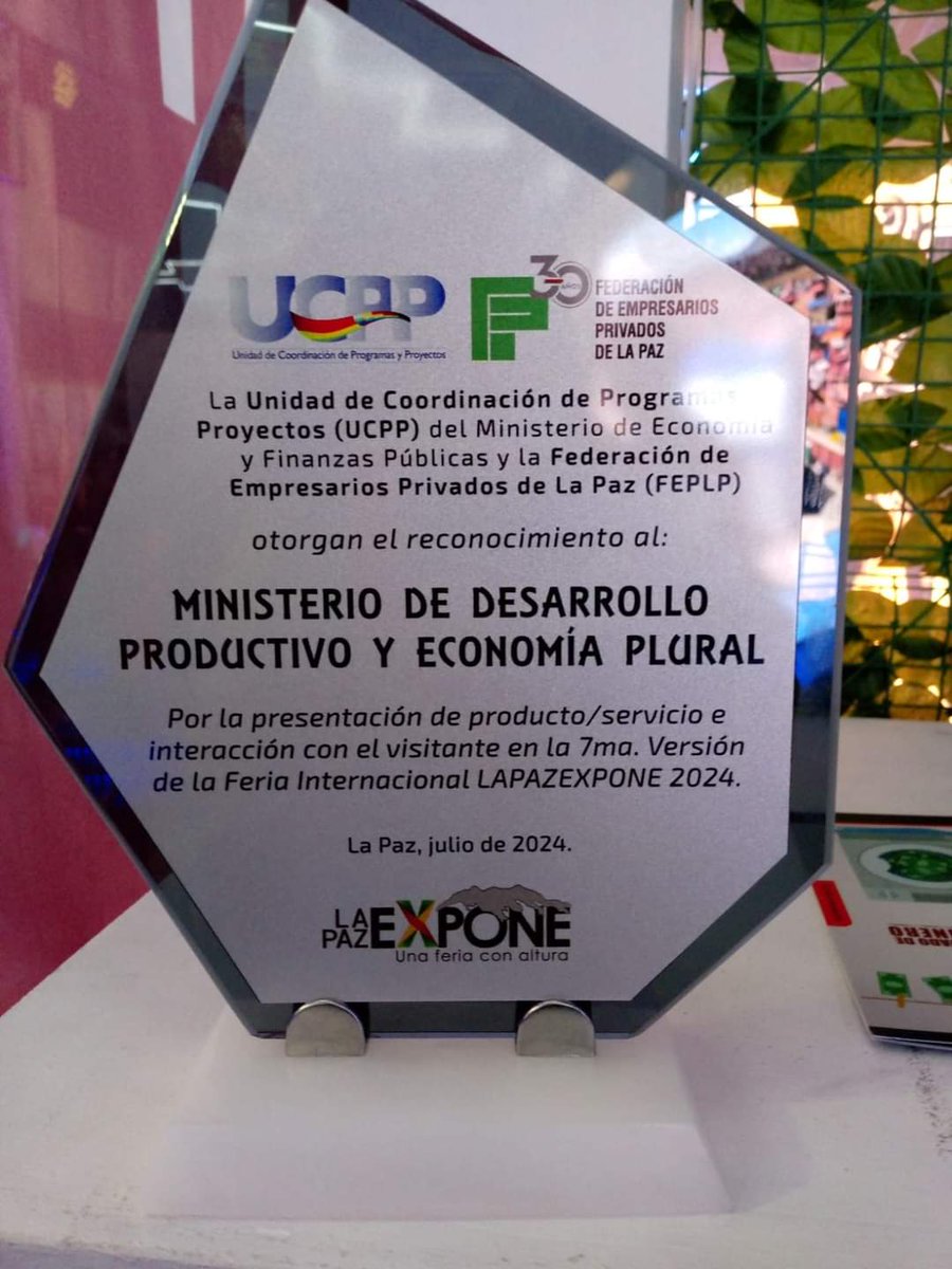 SubsidioSedem's tweet photo. #BoliviaEsIndustrialización, del Ministerio de Desarrollo Productivo y Economía Plural, en la 7ma version de #LaPazExpone. Reconocimiento, 𝐩𝐨𝐫 𝐥𝐚 𝐩𝐫𝐞𝐬𝐞𝐧𝐭𝐚𝐜𝐢𝐨́𝐧 𝐝𝐞 𝐩𝐫𝐨𝐝𝐮𝐜𝐭𝐨 /𝐬𝐞𝐫𝐯𝐢𝐜𝐢𝐨 𝐞 𝐢𝐧𝐭𝐞𝐫𝐚𝐜𝐜𝐢𝐨́𝐧 𝐜𝐨𝐧 𝐞𝐥 𝐯𝐢𝐬𝐢𝐭𝐚𝐧𝐭𝐞. https://t.co/VgAY2SyQpU