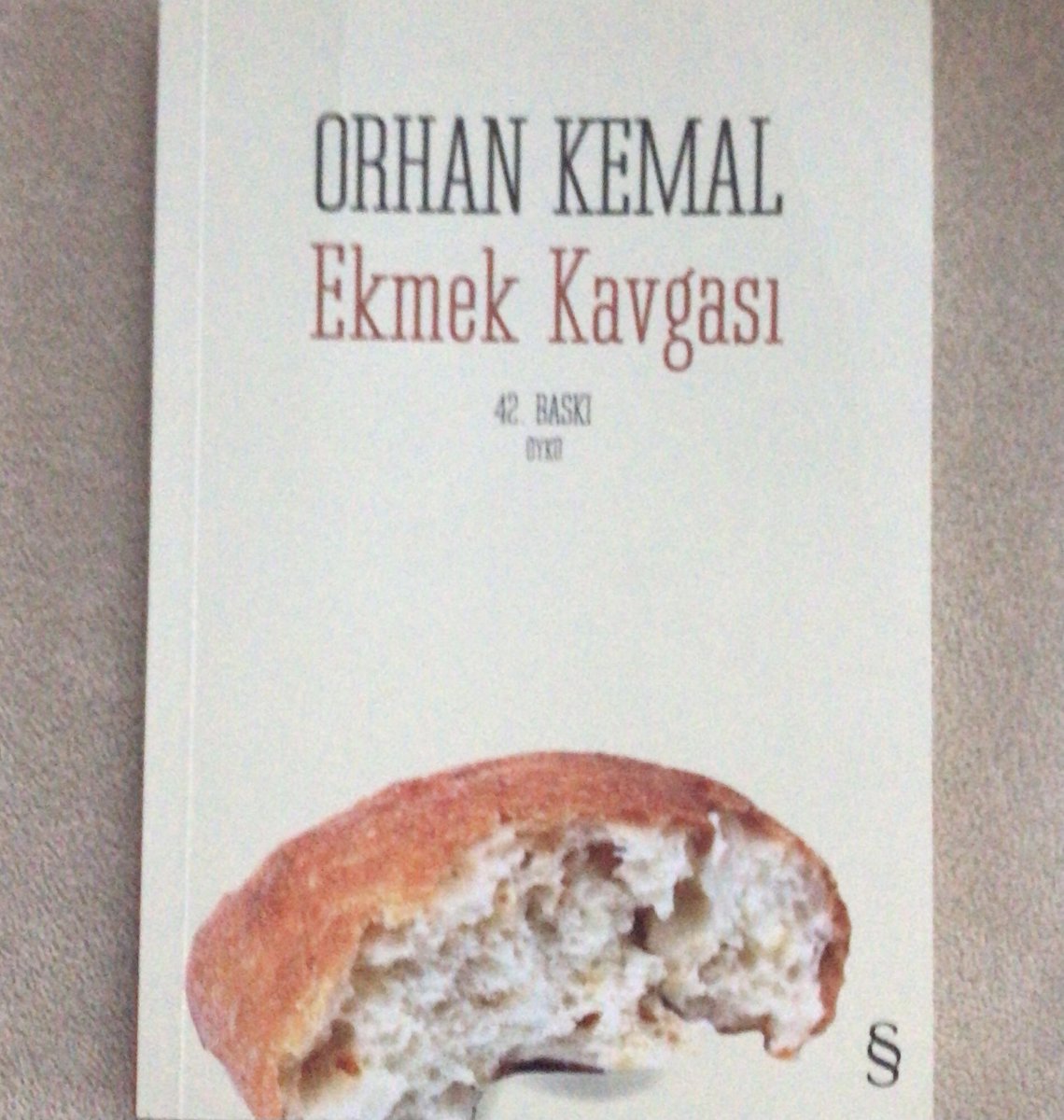 TURGUT44's tweet photo. 10 üzerinden 8. “Aç bir insandı, fenalık yaptığı bir insandan af dilemeden önce ekmek istiyordu.” #orhankemal #ekmekkavgası #everestyayınları #kitapkesitleri #kitapkurduyumben #kitap #kitapkurdu #kitaptavsiyesi #kitapsevgisi #kitapaşkı #kitapsözleri #kitapönerisi #kitapalıntıları https://t.co/6NNqQTnNI4