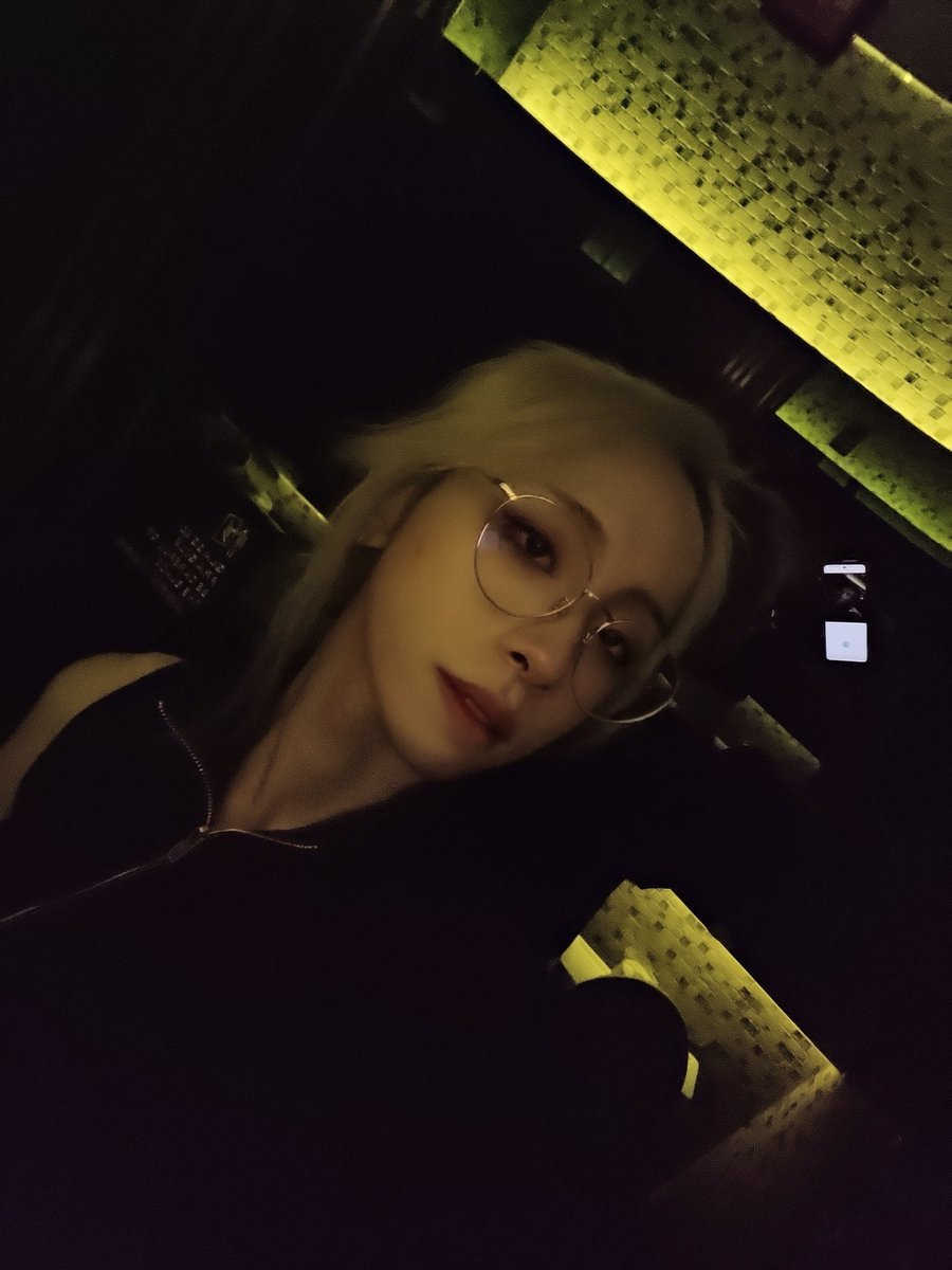 连续化妆出门一周，感觉找回之前当小男娘的快乐了 https://t.co/0dNpBaPB01