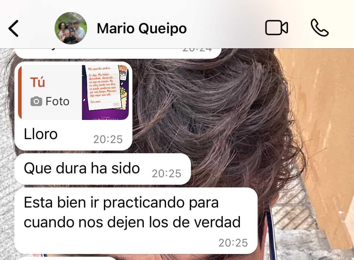 Mario y yo nos hicimos una mascota virtual para el verano y bueno pasó lo que tenía que pasar… 😔💀