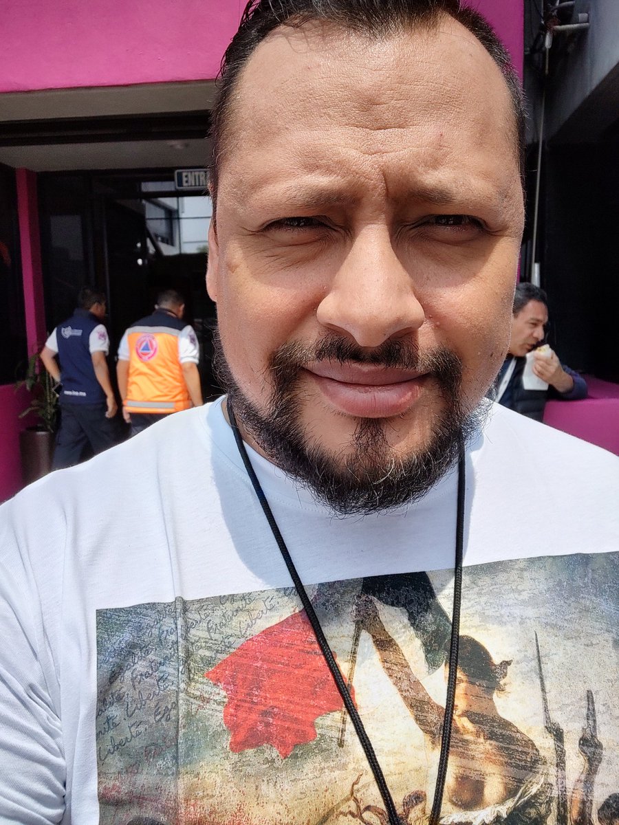 Hoy tocó ir a grabar al INE estuvo muy interesante la plática #INE #platicando 😊😊😊