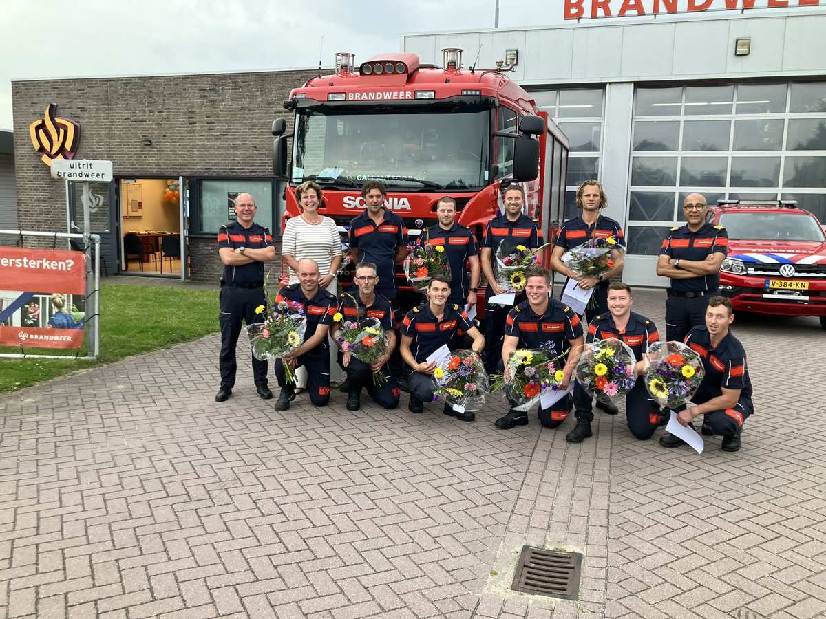 MostaphaNazih's tweet photo. Vanavond bijeenkomst waarin vrijwilligers van de post Callantsoog/Schagen, de ambtseed/-belofte afleggen. In aanwezigheid van Burg. Marjan van Kampen had ik het over de kernwaarden van de VRNHN en het belang van integriteit. 
Van harte gefeliciteerd💐en ik ben trots op jullie 🙏🏻 https://t.co/Eji4AW3qry