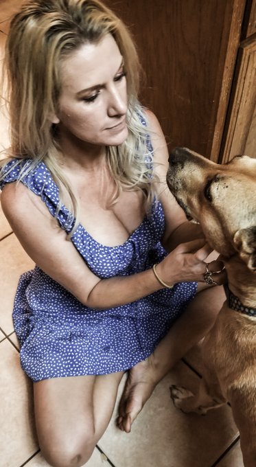 dirty feet and a beautiful pup!  I love Summer! https://t.co/mvwklufBRG