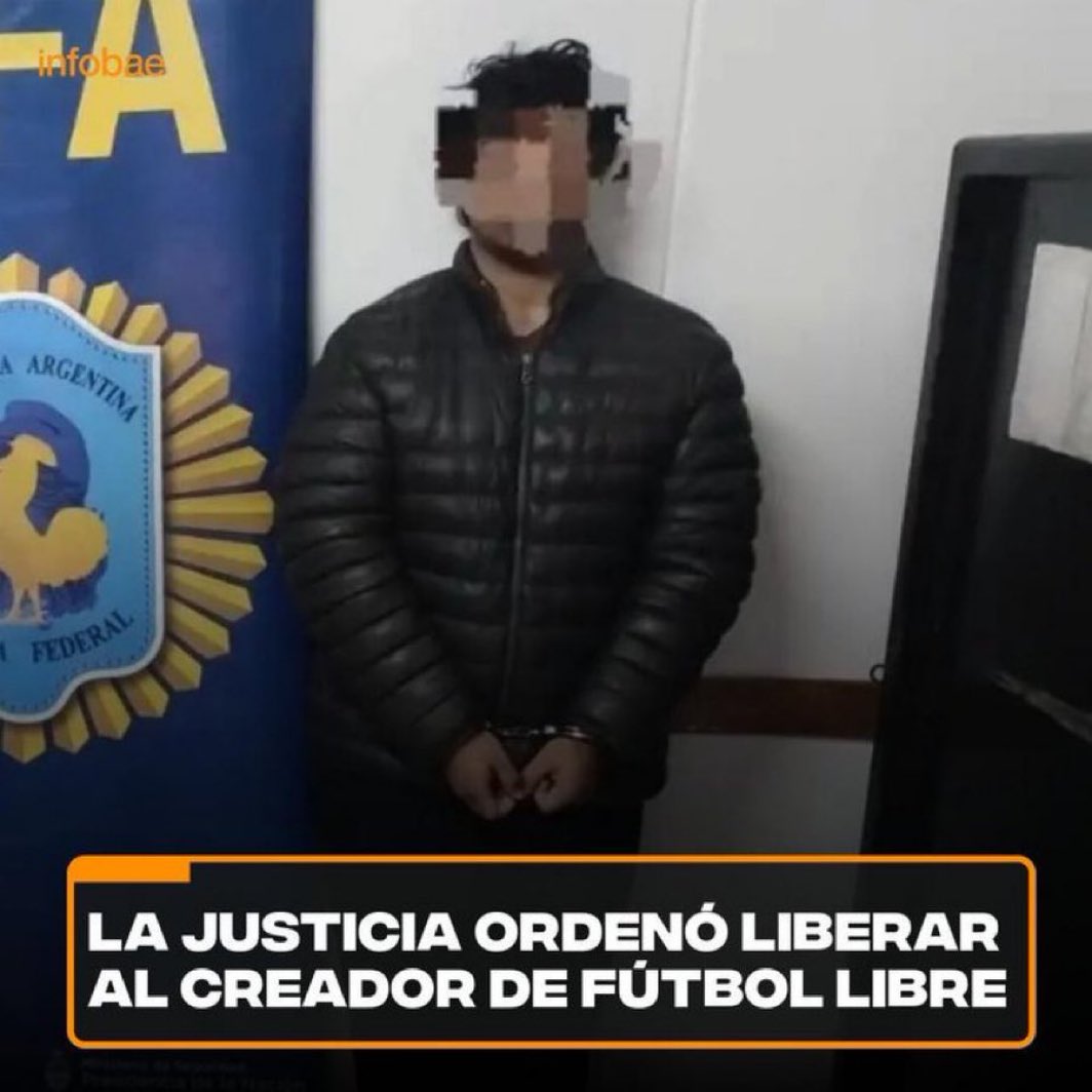 AlertaNews24's tweet photo. 🇦🇷 | AHORA: Liberaron al joven hacker argentino que creó la web pirata "Fútbol Libre". https://t.co/kvmO8yp5b7