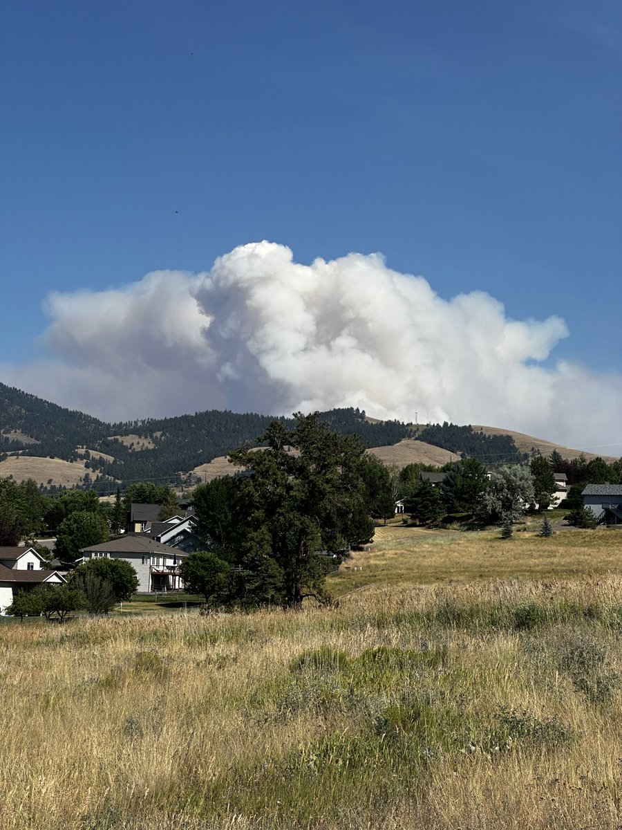 dodegaard's tweet image. The Miller Peak Fire from my back fence in Lower Miller Creek in Missoula. Bone dry and hot. Going pretty hard looks like. #mtfire ⁦@HotshotWake⁩