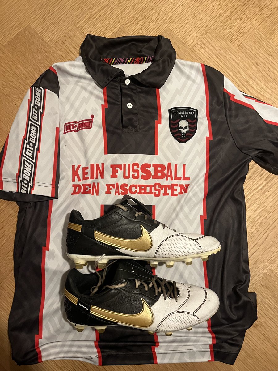 .<a href="/StPauliOnSea/">StPauliOnSea</a> 3️⃣(<a href="/benjaminseal25/">benjamin seal</a> , <a href="/99BenBray1/">Ben Bray</a> , <a href="/Phil_Howell/">Phil Howell</a> )
Hittenhope FC2️⃣
On a soaking wet evening <a href="/GaronPark3G/">Garon Park 3G</a> &amp; despite a slow start, we played well &amp; posed a constant threat    enabling us to start the new season with a win! 
FORZA SANKT PAULI☠️
#Over30s #6ASide