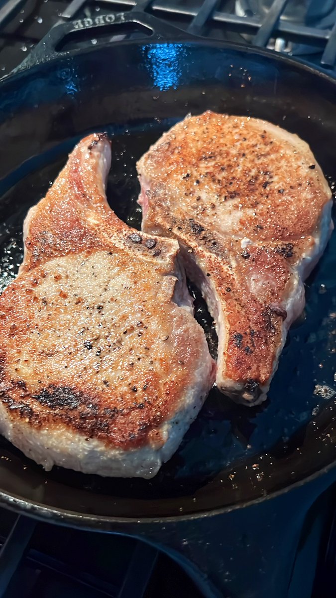 c_barn8's tweet image. Gotta show the sear

#PorkChops #Sear