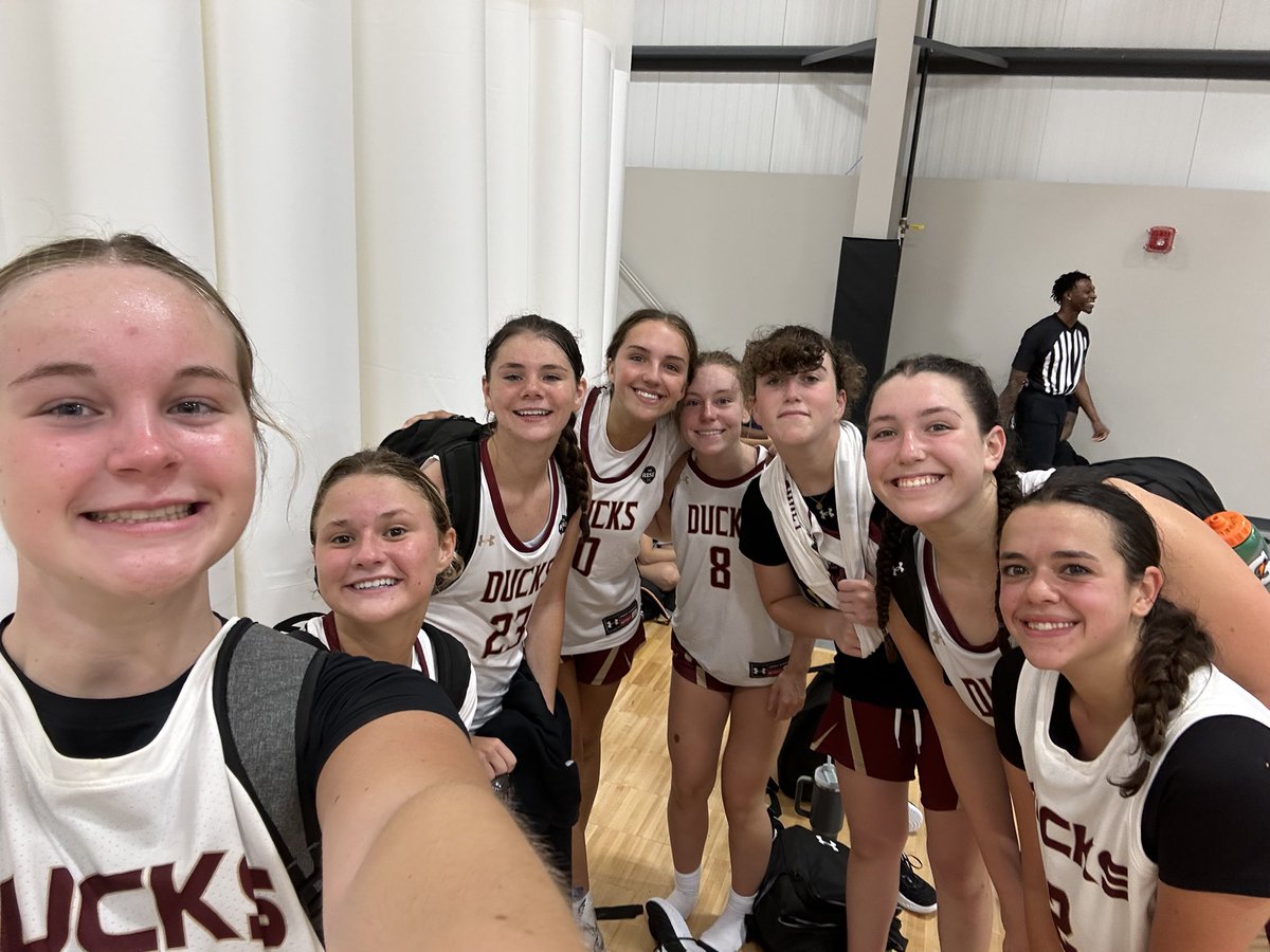Huge 4-0 weekend for 9th MT Elite Ducks UA Rise Emerald team at UA Rise session 2 in Lebanon, IN.  Outstanding team defense and ball movement led the way.  #MTEDFamily #EarnIT
