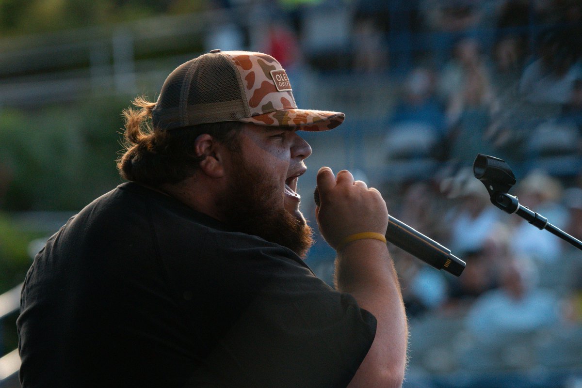 theshaneprofitt's tweet photo. It's so hot out that I saw two dogs fighting over a hydrant. But by gosh we're gonna play some country music! Lots of shows coming up. Get those tickets. Let's hang. 
https://t.co/j9diddrd6r https://t.co/KkrqYw6TMT