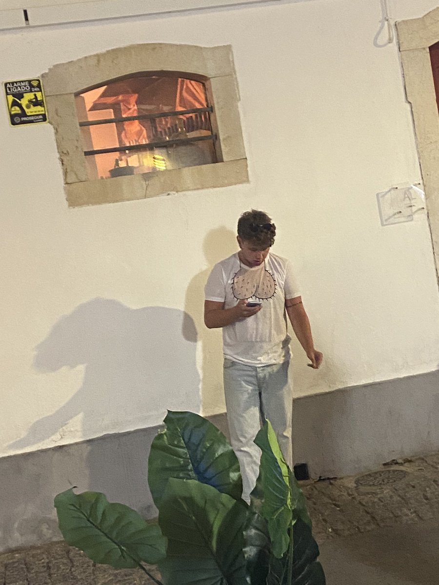 jamesmoffatt6's tweet photo. This man has been standing outside of all the bars in Lagos Portugal creeping everyone out, non stop talking about Ryan Tubridy, can someone please call relevant authorities @RTERadio1 https://t.co/JoWmOVqwAs