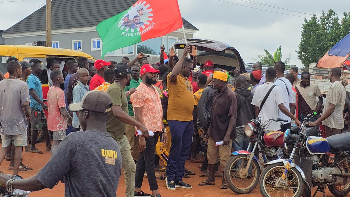 LPOVIANE2024's tweet photo. Breaking News.........

Today,Labour Party Ovia North East LGA campaign committees day three visitation at Iguoshodin and Utoka Ward. 
We visited Iguoadolor,Ogheghe
Community,
Egbaen market,Akpata junction,Ovah and Utoka community

Details later...... https://t.co/iPjxotG7vX