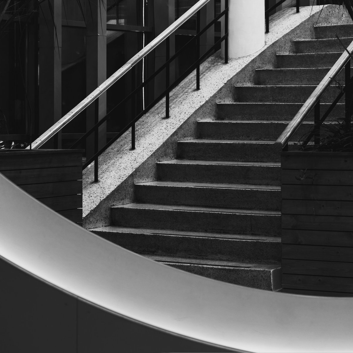 Senua_s's tweet photo. 📸 #Canon650 | #photooftheday 
Although you are drawn to public places, you are still lonely.
[ #TCCphotography
#TheCapturedCollective ] https://t.co/EJ9dcMn4dc