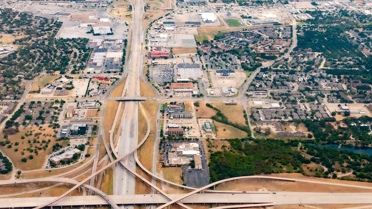 stevemouzon's tweet photo. The further auto infrastructure is extended, the more fragile energy infrastructure becomes, especially because the pattern new highways are serving is almost always sprawl, with substantially more miles of energy infrastructure per customer served than in real urbanism. https://t.co/hHgBFt7Cth