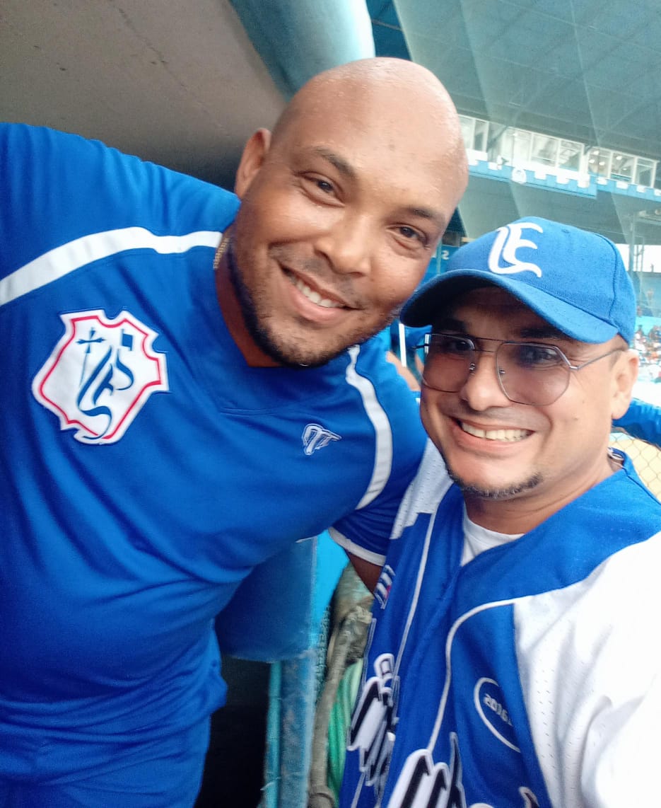 Roilancu1's tweet photo. Compartiendo ya el entrenamiento con nuestro aguerrido  Equipo de #Industriales.
El Tanque Tomás y Alfredo Rodríguez, nos confirman un estado de ánimo muy positivo.
Leones al combate.
Con ustedes hasta el Final. 
Arriba #Team505 
#LaHabanaViveEnMí https://t.co/61pxFm2OSJ