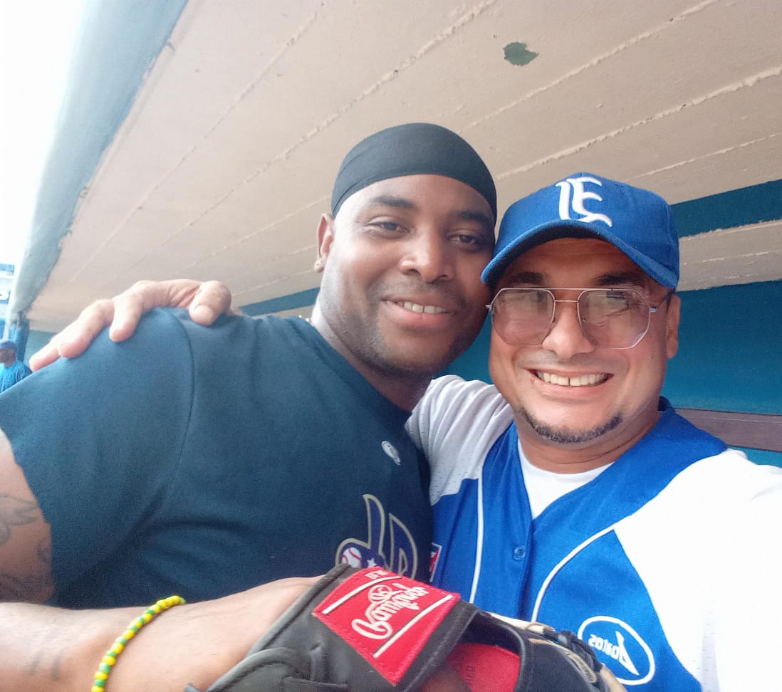 Roilancu1's tweet photo. Compartiendo ya el entrenamiento con nuestro aguerrido  Equipo de #Industriales.
El Tanque Tomás y Alfredo Rodríguez, nos confirman un estado de ánimo muy positivo.
Leones al combate.
Con ustedes hasta el Final. 
Arriba #Team505 
#LaHabanaViveEnMí https://t.co/61pxFm2OSJ