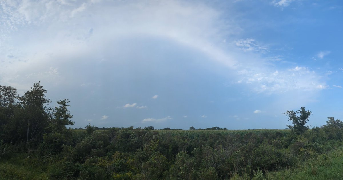 Looking North you can see the leading edge of the windbag (right) approaching the Mississippi, darkening as you move west (left) for the severe storms over central Iowa. #iawx