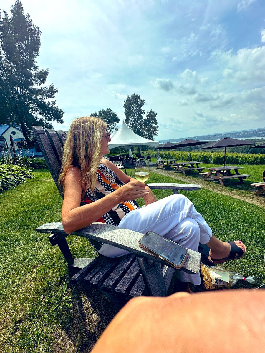 NKaravedas's tweet photo. Beautiful part deux of our last full day in Quebec City🇨🇦💙

Île d'Orléans Island for a late lunch and wine tasting 
#Blessed #MerciQuebec #OhCanada #ExperiencesOverThings #Travel 🇨🇦🍷😎 @JKaravedas https://t.co/9wRxzdts4o
