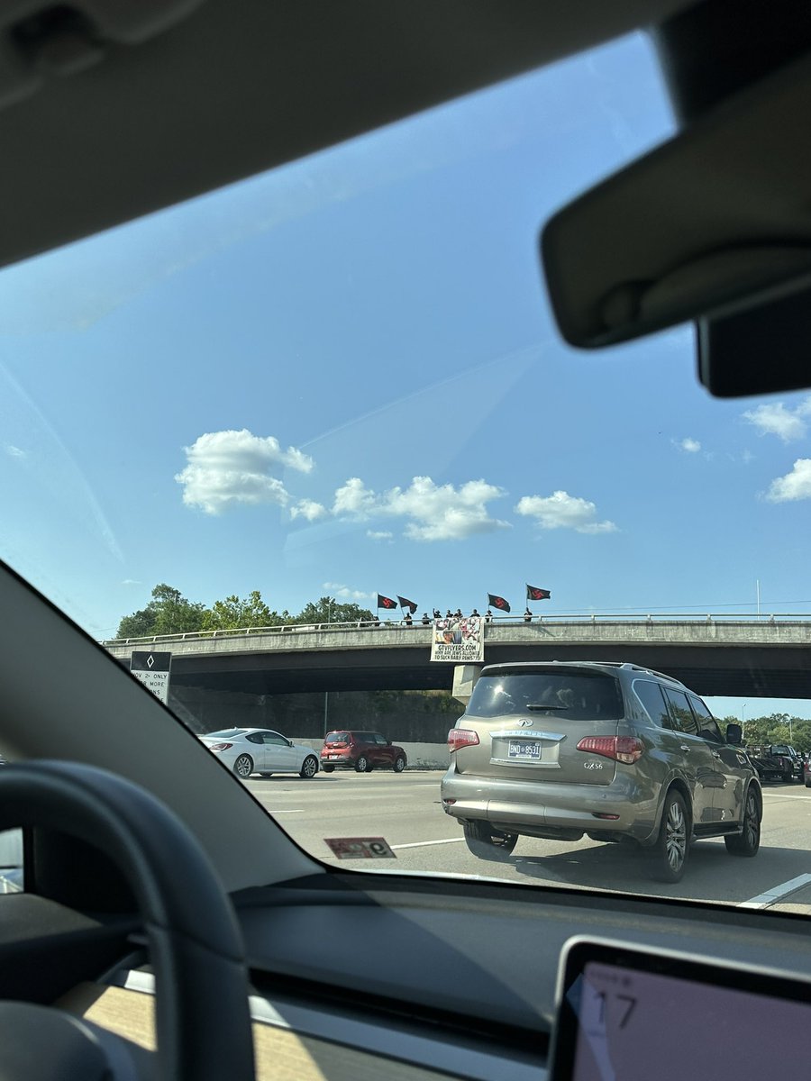 taradactyl33's tweet photo. CW! 
Upset to see Nazis on my way home. Can someone go up there and punch them off the overpass? 

(36.2646404, -86.7374119) https://t.co/mRKeOMzMZf