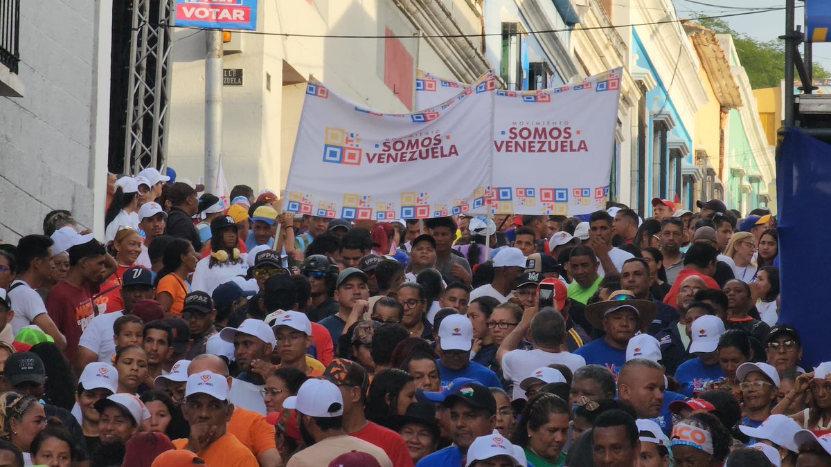Sergio Hernandez (@comandosergioh) on Twitter photo Aquí están los hijos de Bolívar y Chávez dándole su respaldo al candidato <a href="/NicolasMaduro/">Nicolás Maduro</a> porque la revolución es irreversible, viva la Patria #CrecimientoProductivo Aquí están los hijos de Bolívar y Chávez dándole su respaldo al candidato <a href="/NicolasMaduro/">Nicolás Maduro</a> porque la revolución es irreversible, viva la Patria #CrecimientoProductivo