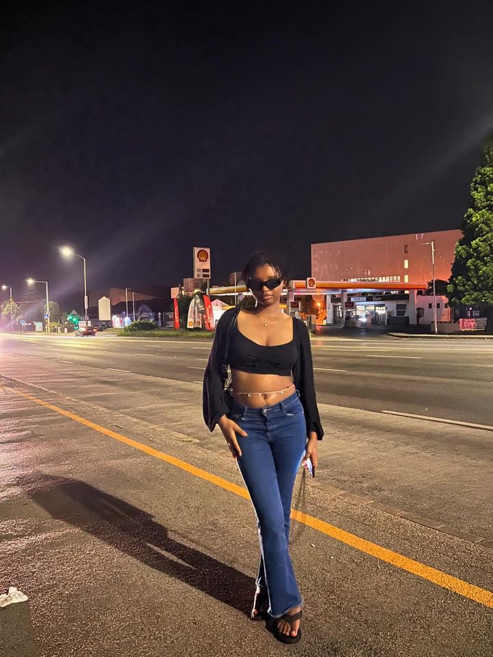 Suziie_986's tweet photo. It’s giving ✨Alibi ✨
😂😂😂omg 🤭 #Nigerian #igbobabe https://t.co/B4m2snJi3n