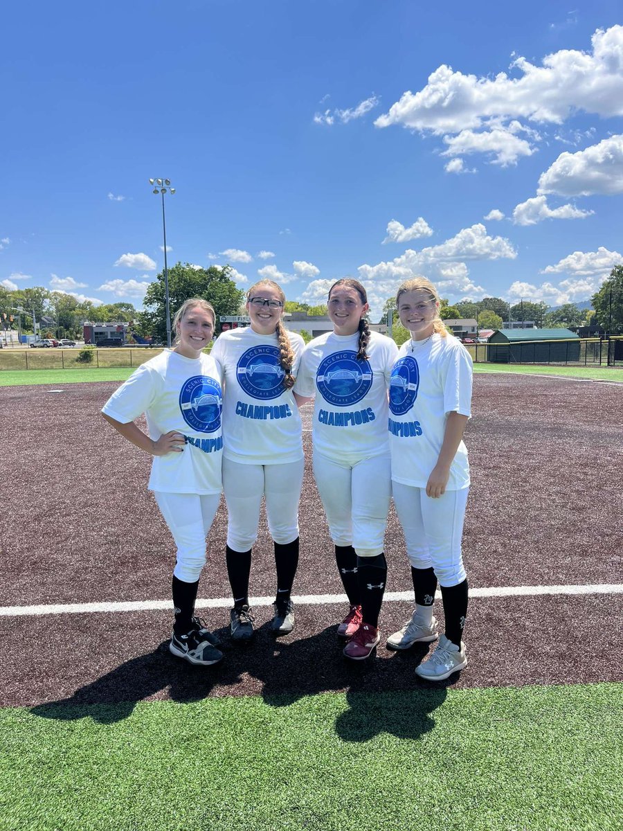 VannRobby's tweet photo. Such a fun summer!!! Thank you @tommytas15 and @scclsoftball . Go choos forever🚂 https://t.co/rtcgP1jciC
