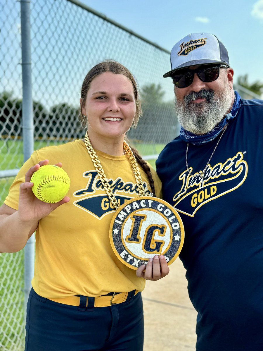 643ETX's tweet photo. 4-1-1 on the weekend!!   Girls battled all weekend but ran out of gas in the semifinal game.   Love the heart and determination on these ladies!!   Keep working ladies!  Best is yet to come!!!    @UCE_Sports #betheimpact #goldblooded  @etxcoachchris https://t.co/ntqIcBR6ly