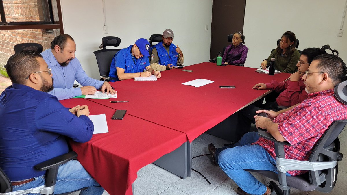 En Mesa de Trabajo con las áreas de la AlcaldÍa, dando el seguimiento a la elaboración del compendio de la prevención de adicción y bullying en nivel primaria y secundaria. 

#PendienteDeTi