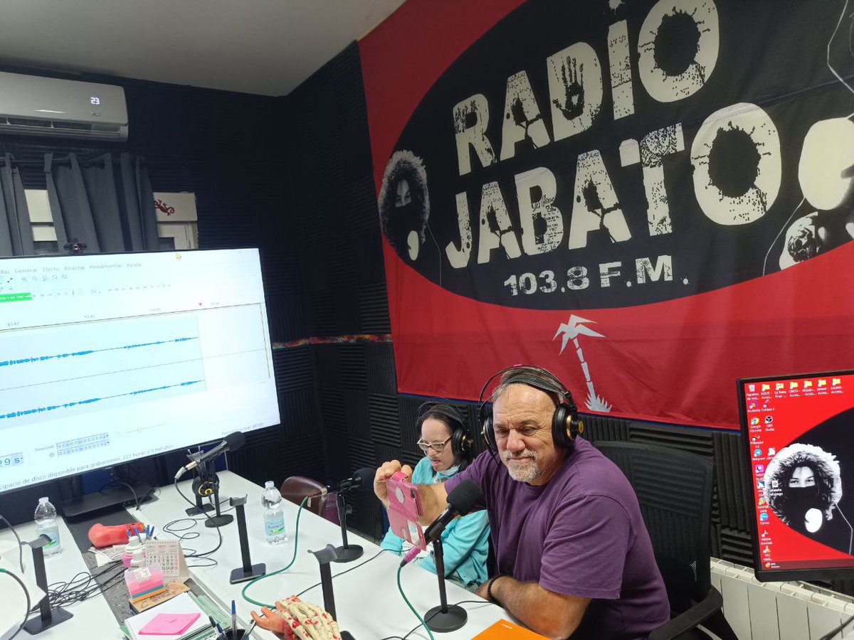 Radio Jabato (@radiojabato) on Twitter photo Inician en <a href="/radiojabato/">Radio Jabato</a> su andadura #RadioASPIMIP con: “Presentación Radio Aspimip.” <a href="/ASPIMIP/">AS.PI.MIP.</a>
Escucha sin #app en la #web:
radiojabato.es/?p=4961
En #ivoox:
go.ivoox.com/rf/131657940
Contenido en el hilo 🫵👁️👇 Inician en <a href="/radiojabato/">Radio Jabato</a> su andadura #RadioASPIMIP con: “Presentación Radio Aspimip.” <a href="/ASPIMIP/">AS.PI.MIP.</a>
Escucha sin #app en la #web:
radiojabato.es/?p=4961
En #ivoox:
go.ivoox.com/rf/131657940
Contenido en el hilo 🫵👁️👇
