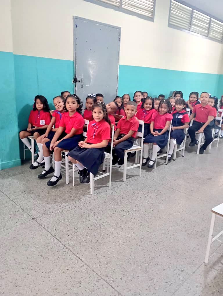info_mppe's tweet photo. ✅📝 #NotiMPPE | Niños y niñas de diversas instituciones educativas del Mcpio. Santos Michelena de #Aragua, participaron de su respectiva promoción de educación inicial.
Vía: ➡️ @CDCEAragua
@_LaAvanzadora
@MPPEDUCACION
#CrecimientoProductivo https://t.co/hAGhDWArVl