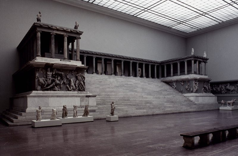 clasicasIEDA's tweet photo. Pérgamo. Altar de Zeus.
Buenas noches con hermosos monumentos https://t.co/wgoIDRY4hH