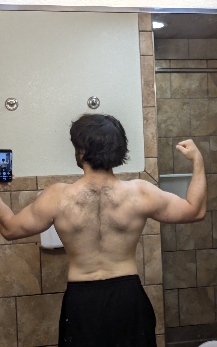 Mrhappy1227's tweet photo. Aiming to put on 15 or so pounds in the next few months so I took a few starting  photos the other day. 

Seems some people *really* enjoy the gym pics so figured I'd share them 🫡 hate my back pic. Can't take them for shit 🙃 https://t.co/v2y9TYTkb5