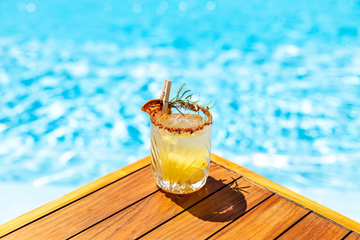 Relax and unwind at the stunning poolside of Grand Velas Riviera Nayarit, where we proudly present one of our signature cocktails.
#PoolsideParadise #MixologyMagic #GrandVelasRivieraNayarit