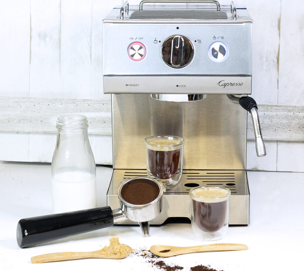 PowerbyMomBlog's tweet image. There's no need for expensive drive-thru coffes with this easy to use Espresso machine from Capresso. It even has a steamer:
powered-by-mom.com/how-to-make-pe…
#CoffeeLoversOnly #espresso #kitchenitems