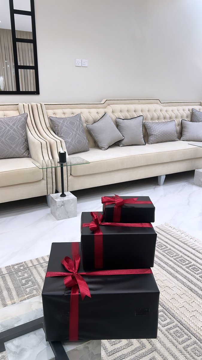 عشان جتني هديه شويات وابث 👀
متى اخر مره جتك هديه🎁