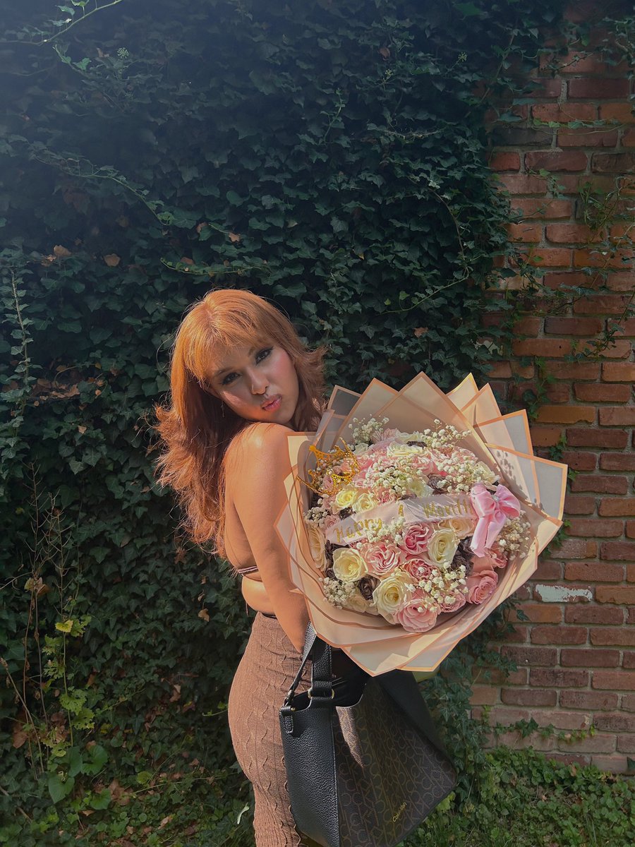 mishellyyy's tweet image. babys first ramo buchon💐🙈