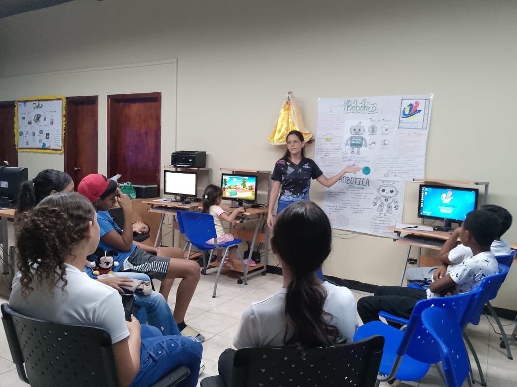 Yakima1984's tweet photo. Enmarcado en el plan vacacional. Hoy inicia formación a adolescentes en edades comprendidas de 12 hasta los 14 años de la comunidad del rincón. En Robótica, conceptos básicos, programación scratch. Dictado por la Facilitadora Maideivy Brito del infocentro Virgen del Valle mon43 https://t.co/u7EHijEOHk
