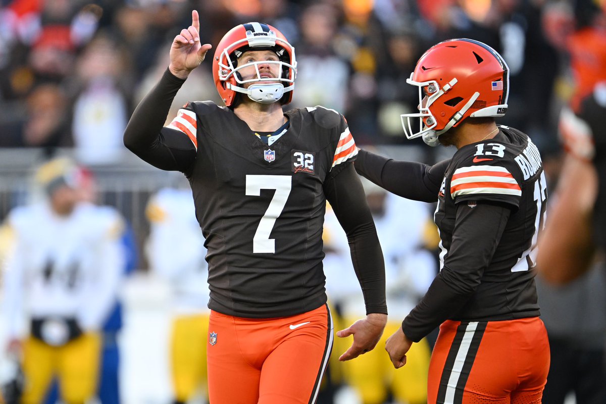 AdamSchefter's tweet image. Sources: Browns and kicker Dustin Hopkins reached agreement on a three-year, $15.9 million extension, which now makes him one of the NFL’s top five highest-paid kickers. Hopkins is now tied to Cleveland through the 2027 season.