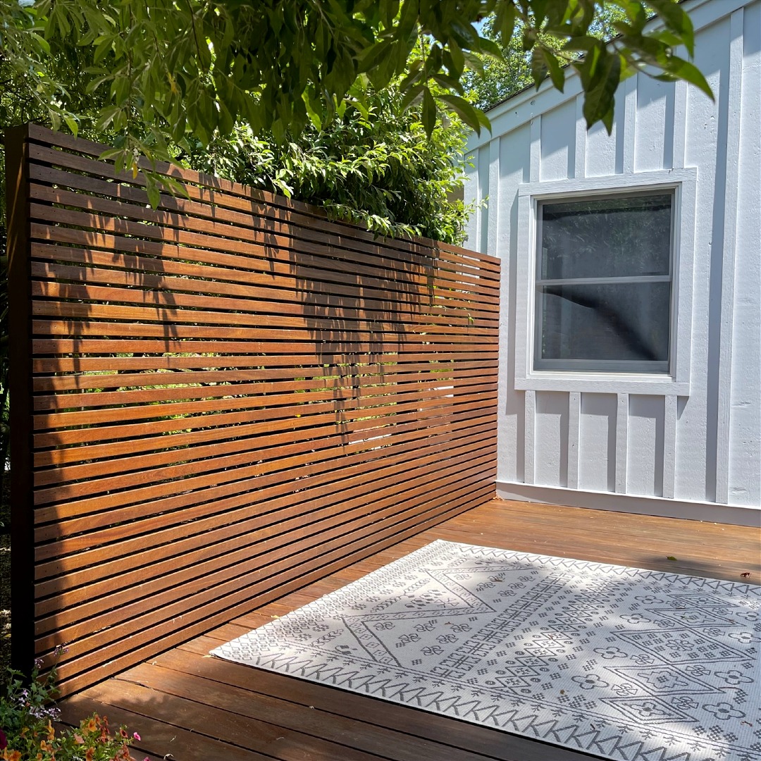 SteveGetsiv's tweet image. ExoShield Natural protects this Ipe screen while maintaining it's beautiful tone. #ExoShield #Ipe #TropicalHardwood #Nova