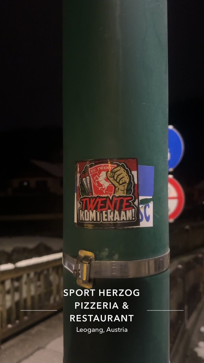 aernoud2001's tweet photo. @fctwente Even goed zoeken daar moet ergens een stikker hangen haha https://t.co/BPO57zkkIC