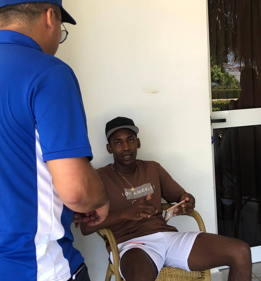 Roilancu1's tweet photo. Los muchachos están bien y muy enfocados. Van a salir a buscar una nueva victoria.
Hasta el lugar donde se alojan fuimos hace unos minutos, junto a compañeros del Deporte en #LaHabana.
Andy Vargas le pondrá al brazo con todo. 
Arriba #Industriales. El #Team505
#LaHabanaViveEnMí https://t.co/z8EWjzQ5JS