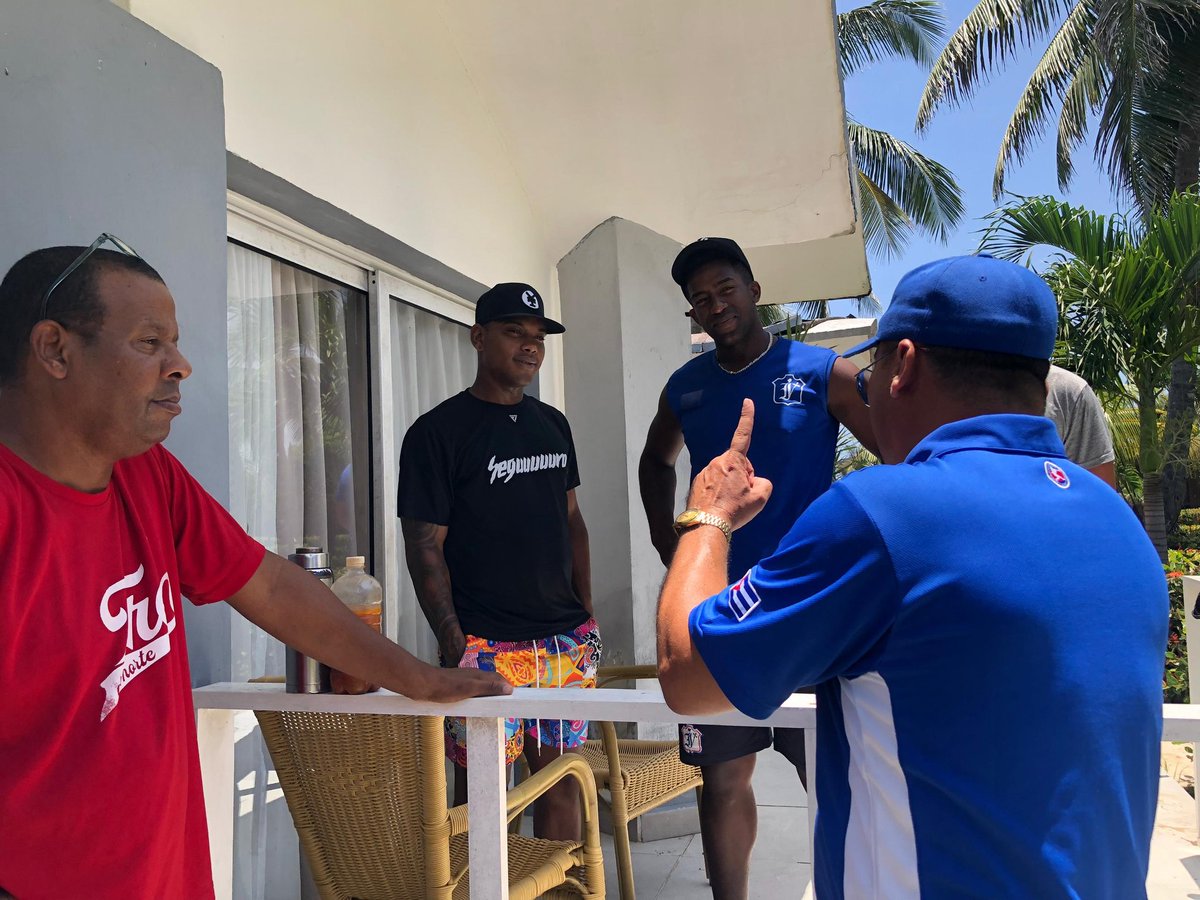 Roilancu1's tweet photo. Los muchachos están bien y muy enfocados. Van a salir a buscar una nueva victoria.
Hasta el lugar donde se alojan fuimos hace unos minutos, junto a compañeros del Deporte en #LaHabana.
Andy Vargas le pondrá al brazo con todo. 
Arriba #Industriales. El #Team505
#LaHabanaViveEnMí https://t.co/z8EWjzQ5JS