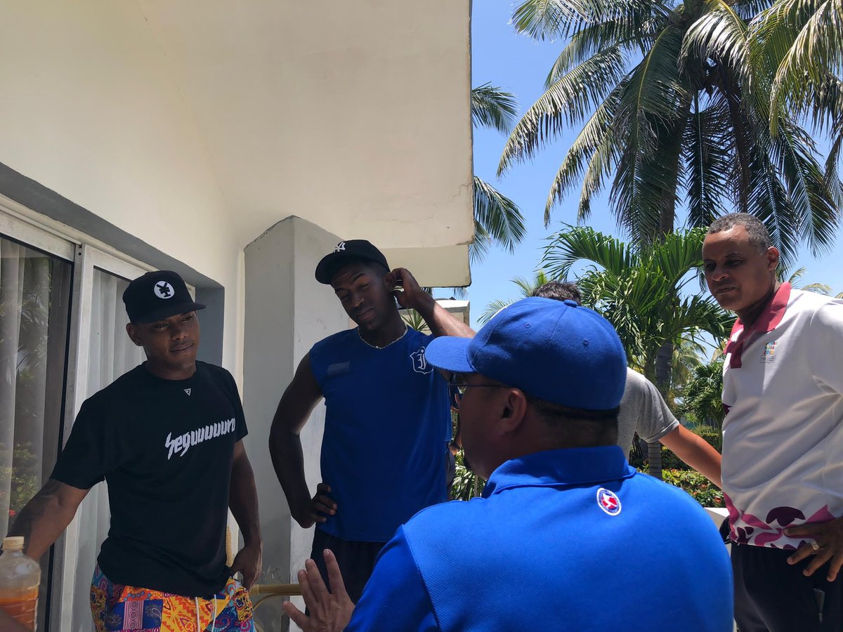 Roilancu1's tweet photo. Los muchachos están bien y muy enfocados. Van a salir a buscar una nueva victoria.
Hasta el lugar donde se alojan fuimos hace unos minutos, junto a compañeros del Deporte en #LaHabana.
Andy Vargas le pondrá al brazo con todo. 
Arriba #Industriales. El #Team505
#LaHabanaViveEnMí https://t.co/z8EWjzQ5JS