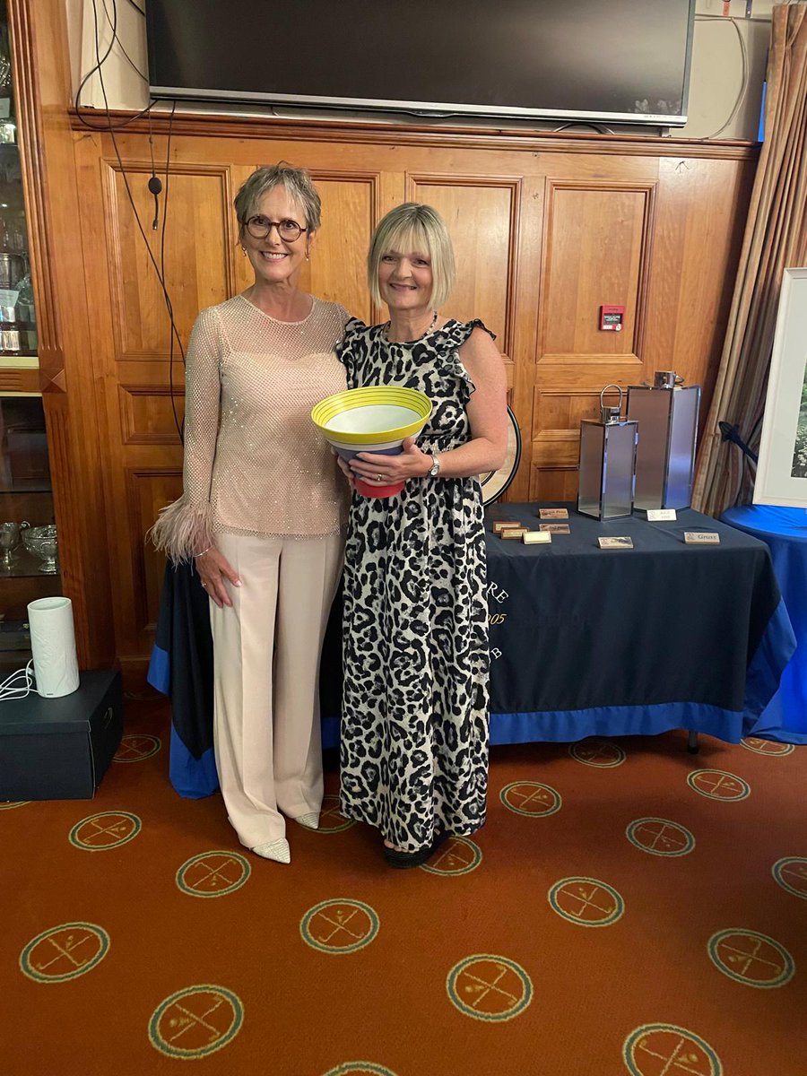 Rosslaregolf's tweet photo. Prizewinners from Saturday’s Captain Anne’s Prize 👏👏

Huge congratulations to Pauline Cafferkey winner of Captain Anne’s Prize of a beautiful Martin Doyle Picture and Susan Evans, winning the Gross Prize last Saturday

Vice Captain Karen was also presented the commemorative Rosslare Flag to Captain Anne ⛳️

#rosslaregolfclub