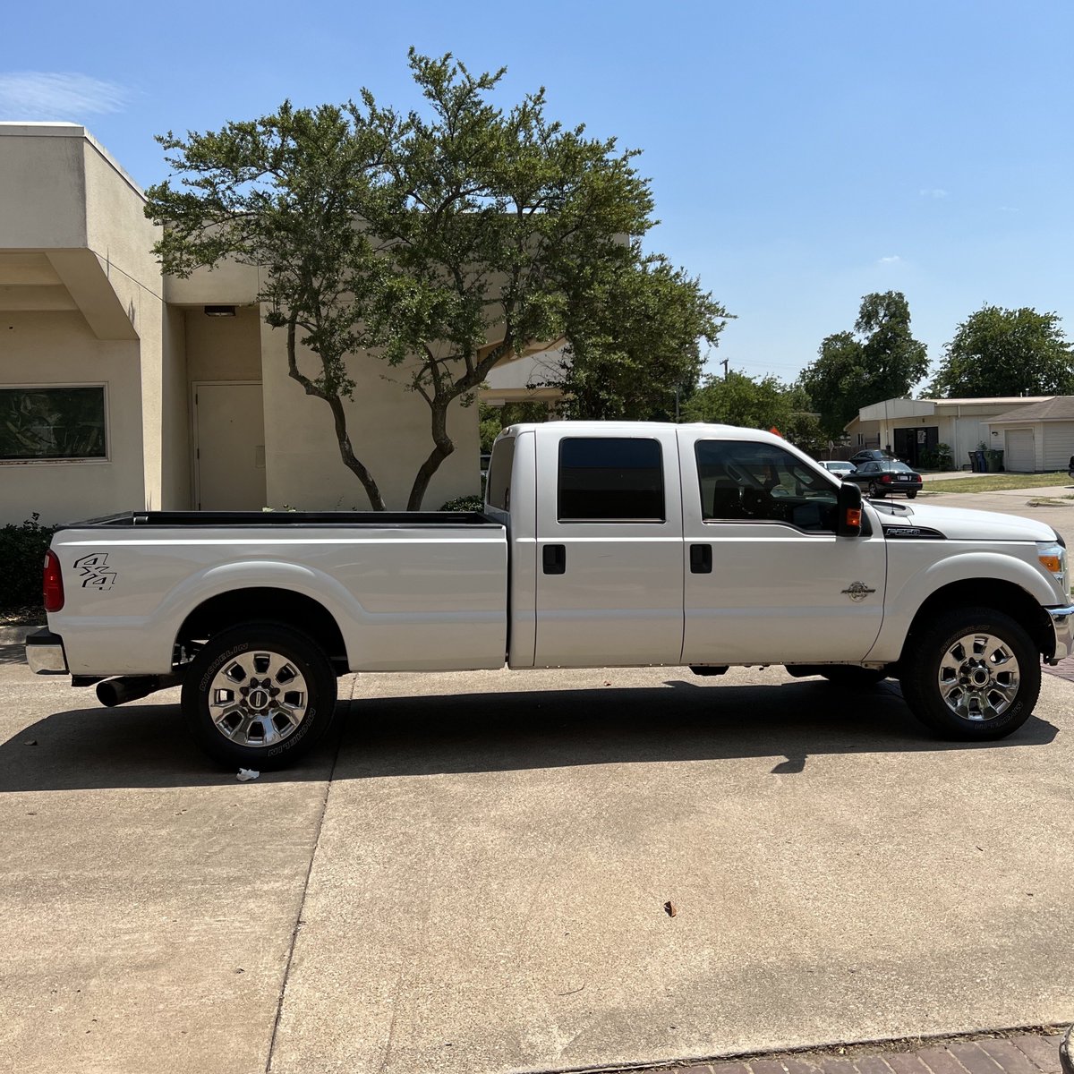SuperSpringsInt's tweet photo. Eli's 2015 Ford F250 is a ranch workhorse in NM, hauling cattle, horses, and hay on rough country roads. Putting SumoSprings to the ultimate test! #JourneyBetter #FordF250 #RanchLife #SumoSprings https://t.co/XylZsfOfyY
